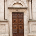 Pienza_02-cathedral-door