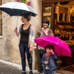 Pienza_11-pink-umbrella